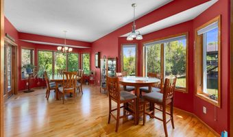 608 N Riverwood Cir, Brandon, SD 57005