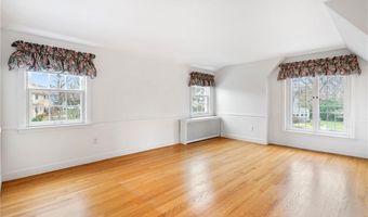 20 Elmsgate Way, East Providence, RI 02916