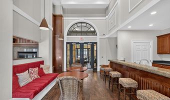 2465 ARMY NAVY Dr 1-202, Arlington, VA 22206