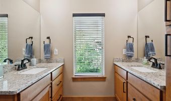 2055 Silver Maple Trl, North Liberty, IA 52317