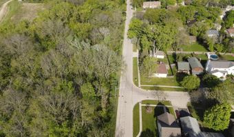 108 Arrowhead Dr, Algonquin, IL 60102
