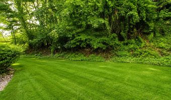 40 Huntington Ct 40, Bethel, CT 06801
