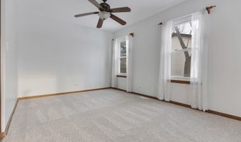 820 Red Coach Ln, Algonquin, IL 60102