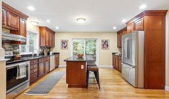 10 Ellsworth Village Rd 10, Acton, MA 01720