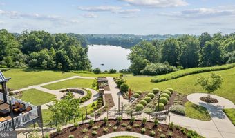 102 PHOEBE Ct, Lake Frederick, VA 22630