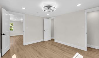 16 Larboard St, Beachwood, NJ 08722