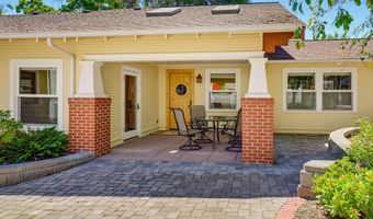 307 N Main St, Ashland, OR 97520