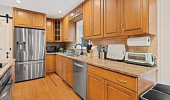9220 BURNETTA Dr, Annandale, VA 22003
