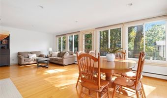 6 Conway Dr, Barrington, RI 02806