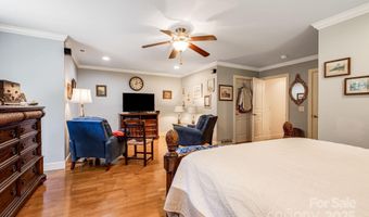 28 Trafalgar Cir, Asheville, NC 28805