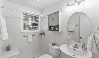 9223 ADELAIDE Dr, Bethesda, MD 20817