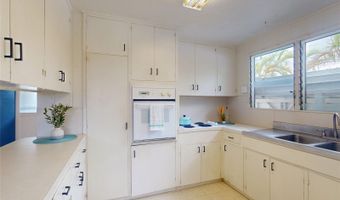 550 Olomana St, Kailua, HI 96734