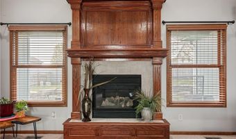 16011 Cedar St, Basehor, KS 66007