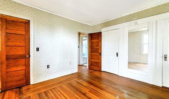 20 Stratford Rd, Cranston, RI 02905