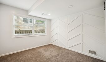 2425 N Drury Ln, Arlington Heights, IL 60004