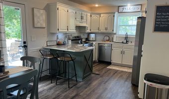 829 Rosemary Ave, Aurora, MO 65605