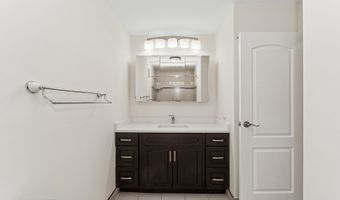 1605 E Central Rd 411B, Arlington Heights, IL 60005