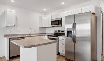 25 Village Cir, Augusta, ME 04330