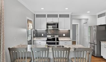 6 Harbor Pkwy, Clinton, CT 06413