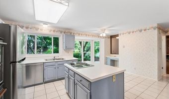 14 Cambridge Circle Ct, Ballwin, MO 63011