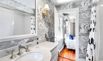 42 Second St, Newport, RI 02840
