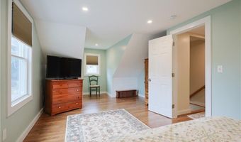 15 Terrace Dr, Bristol, RI 02809