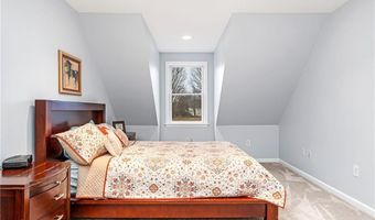 11 Pequot Ln, Hopkinton, RI 02804