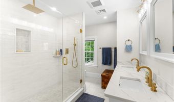 1144 Narragansett Blvd, Cranston, RI 02905