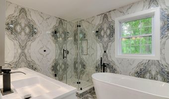 58 Fish Hawk Dr, Middletown, NJ 07748