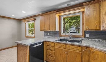 2700 N LILLIAN Ct, Appleton, WI 54911