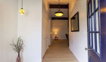 126 Greenbriar Dr, Aurora, OH 44202