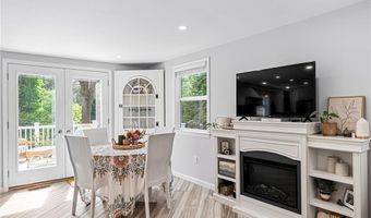 93 Burdickville Rd, Charlestown, RI 02813