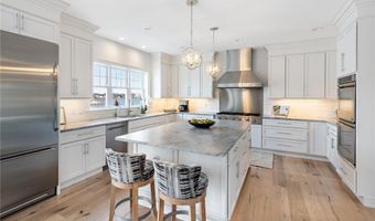 1040 Buttonwoods Ave, Warwick, RI 02886