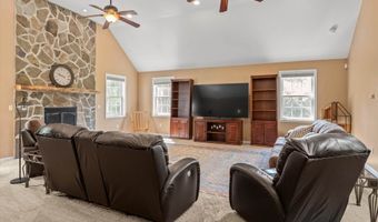 16 Breakneck Rd, Hudson, NH 03051