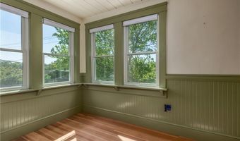 467 Maple Avenue Ave, Barrington, RI 02806