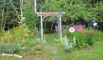 192 Chickwolnepy Rd, Milan, NH 03588