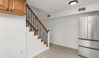 2446 S NELSON St, Arlington, VA 22206