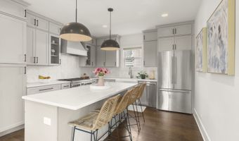 903 N Vail Ave, Arlington Heights, IL 60004