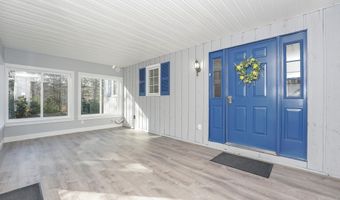 240 Oak St, Centerville, MA 02632