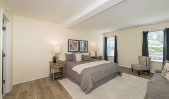 716 Reinke Rd, Ballwin, MO 63021