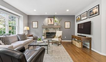 35 Lilac Ln, Danbury, CT 06810