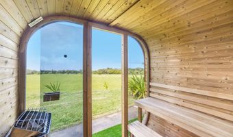 365 E KUIAHA Rd, Haiku, HI 96708