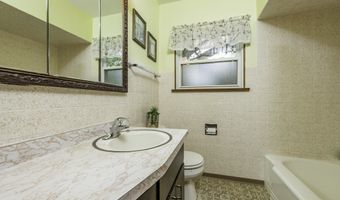 616 Highland Ave, Antioch, IL 60002