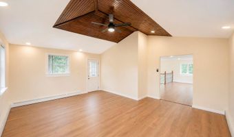 41 Madison Ave, Amityville, NY 11701