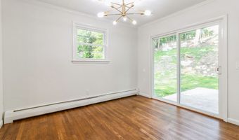 8 Laurel Dr, Brookfield, CT 06804