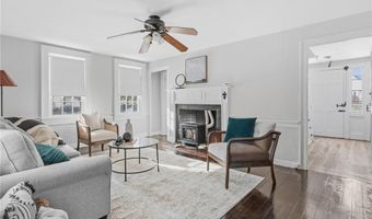 1382 Hope St, Bristol, RI 02809