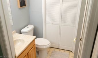 94 Stonyridge Dr 94, Bayonne, NJ 07035