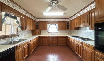 701 Gloria St, Adel, GA 31620