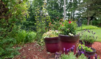 117 Long Meadow Hill Rd, Brookfield, CT 06804