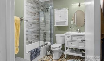 5 Deanwood Cir, Asheville, NC 28803